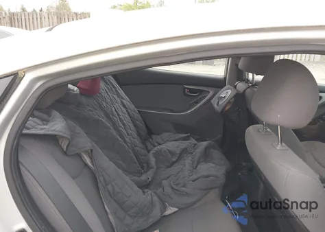 2015 Hyundai Elantra Se z USA, uszkodzony, nr VIN 5NPDH4AE2FH651542